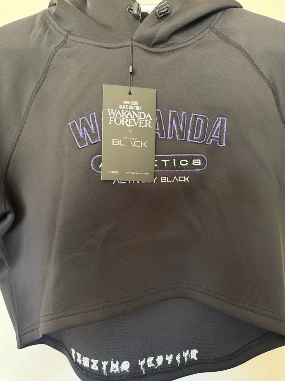 “Actively Black Wakanda Athletics Cropped Hoodie NWT Marvel Black Panther - Picture 7 of 10